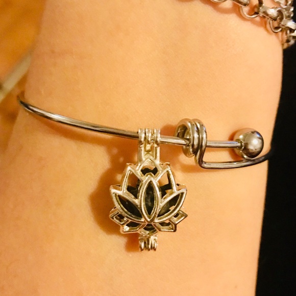 hand made Accessories - Valentine’s IDEA💝Lotus Flower Pendant Bracelet